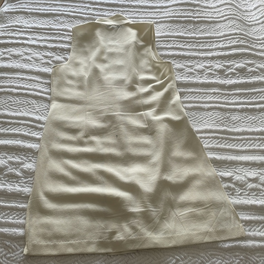 Dynamite long cream sleeveless blazer - Picture 2 of 4